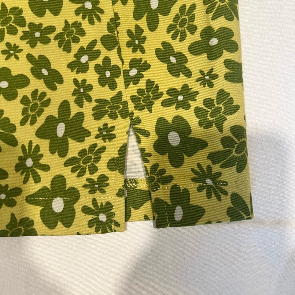 Vintage-Inspired Floral Mini Skirt - Love on a Hanger (Size 7) - Picture 2 of 5